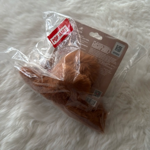 POP MART THE MONSTERS Classic Series- LABUBU Plush Hair Clip - Picture 4 of 5